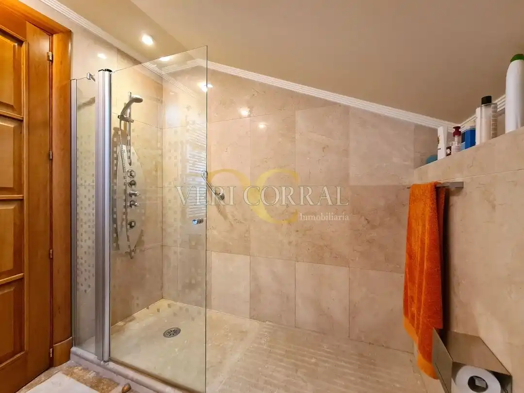 Bathroom of Flat for sale in Oviedo   with Heating, Terrace and Storage room