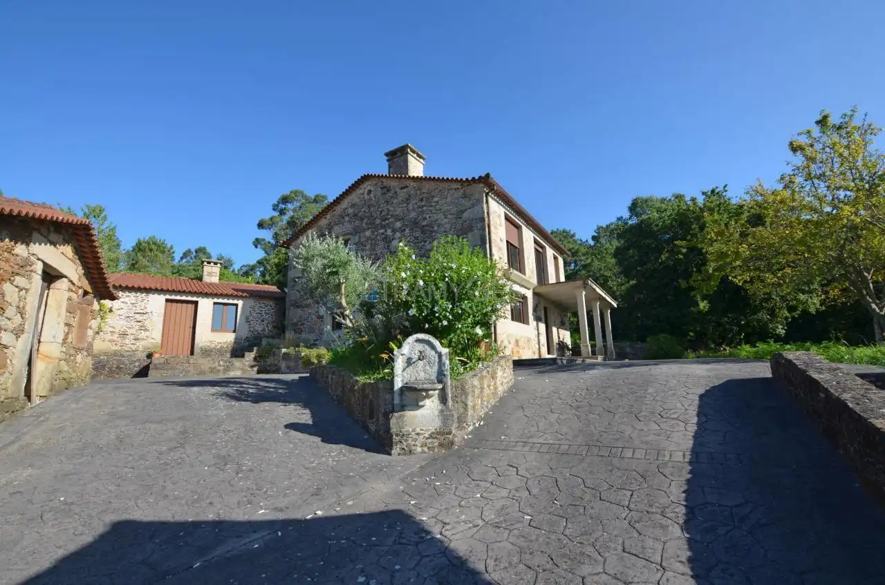 Vista exterior de Finca rústica en venta en O Rosal   con Calefacción, Jardín privado y Terraza