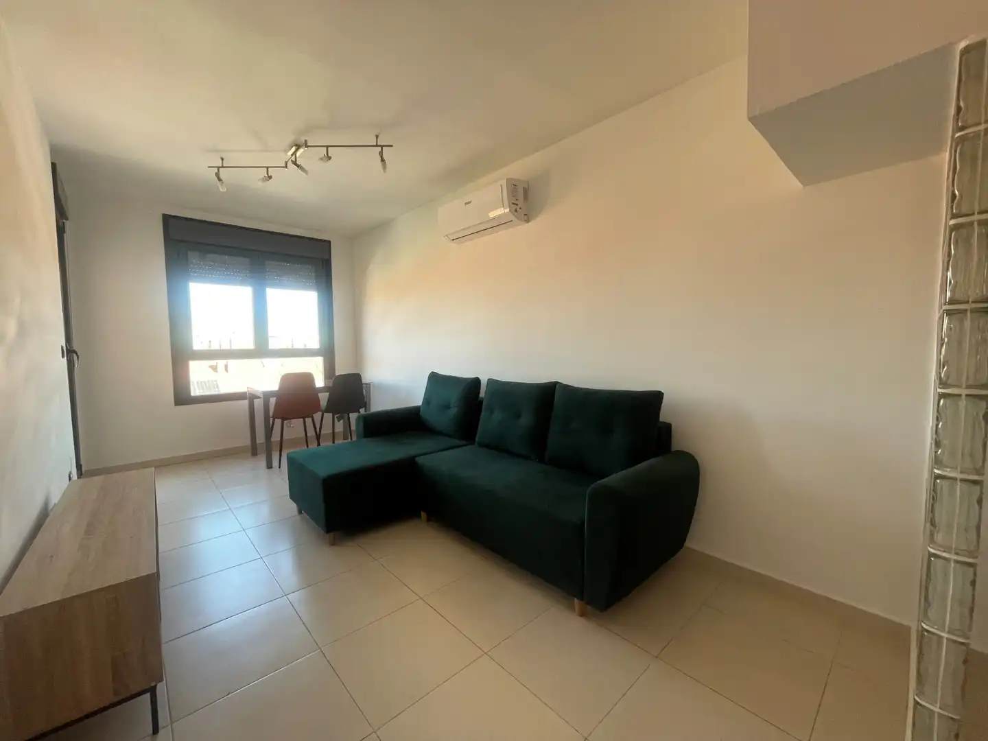 Sala d'estar de Apartament de lloguer en Alcalá de Henares amb Aire condicionat i Moblat