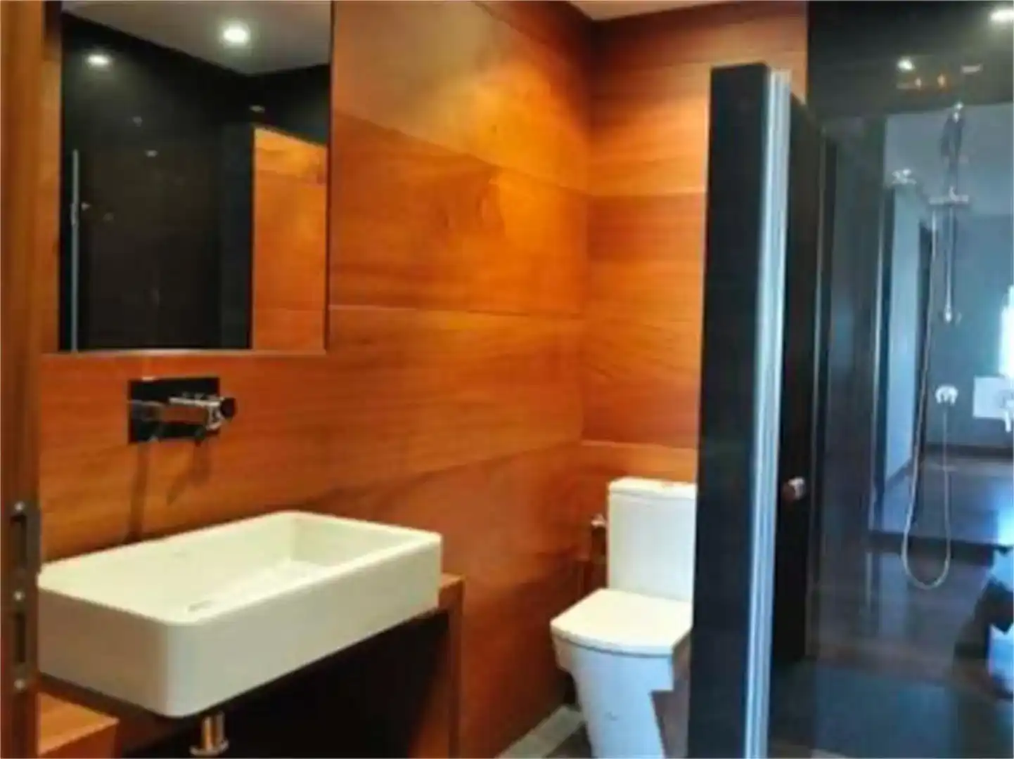Badezimmer von Fabrikhallen zur Miete in Aiguafreda