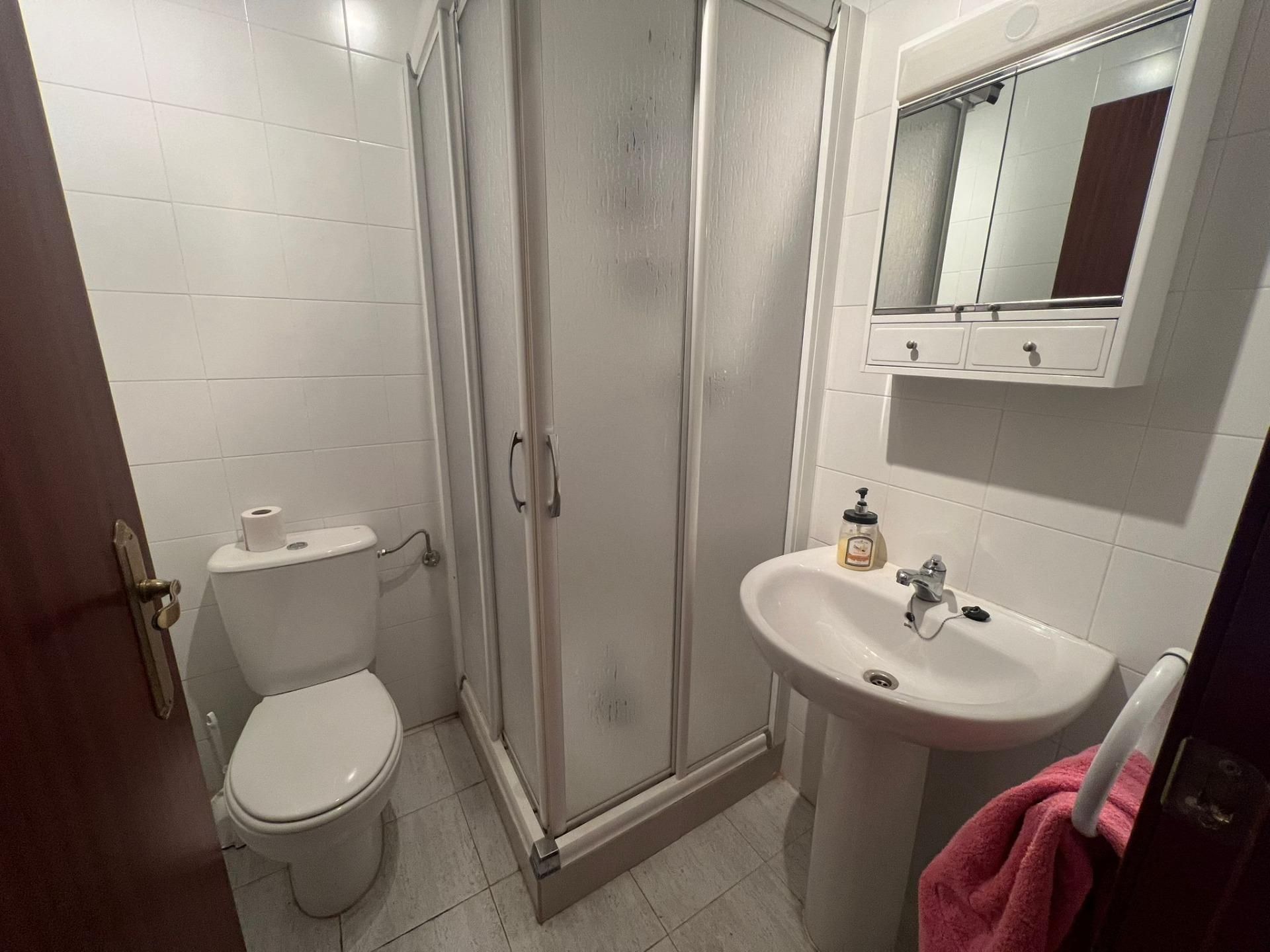Bathroom of Single-family semi-detached for sale in Cáceres Capital  with Heating