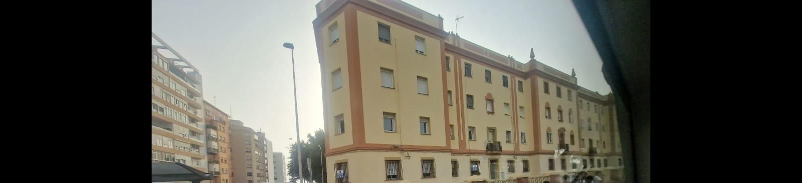 Exterior view of Planta baja for sale in  Cádiz Capital  with Storage room, Balcony and Alarm