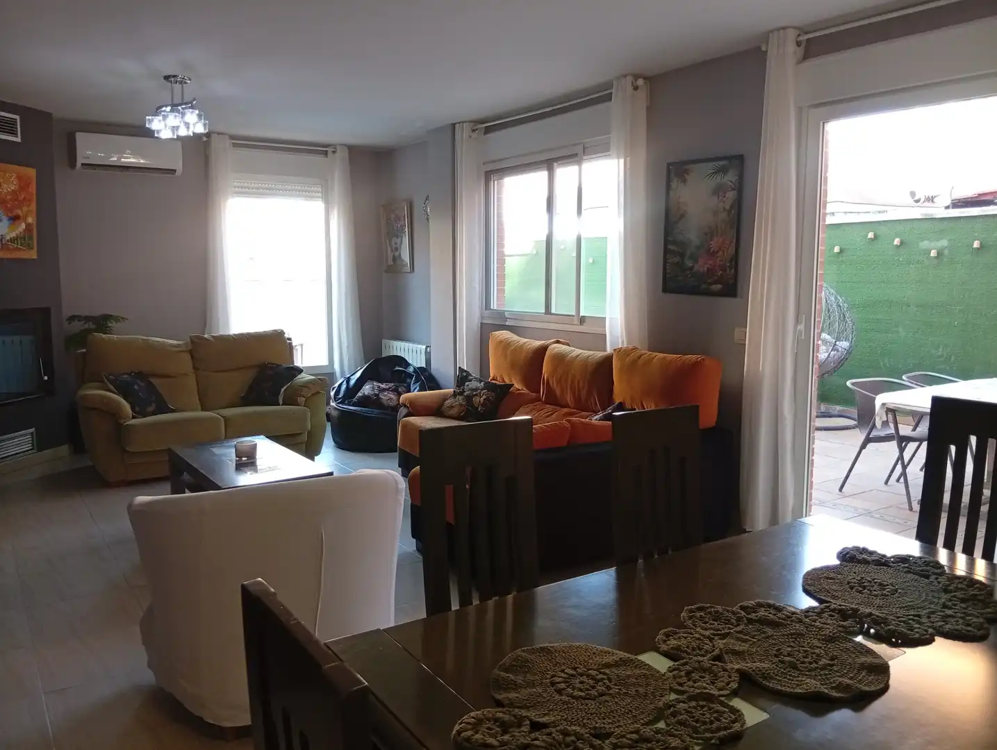 Sala d'estar de Casa adosada en venda en Daganzo de Arriba amb Aire condicionat, Calefacció i Jardí privat