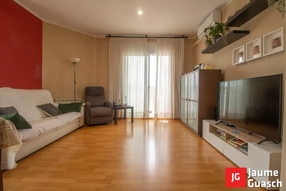 Living room of Flat for sale in La Riera de Gaià  with Air Conditioner, Heating and Parquet flooring