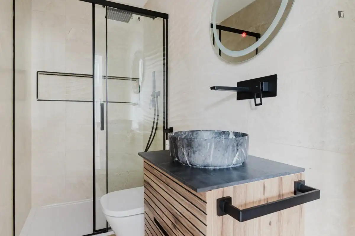 Baño de Apartamento de alquiler en Madrid con Aire acondicionado, Calefacción y Amueblado