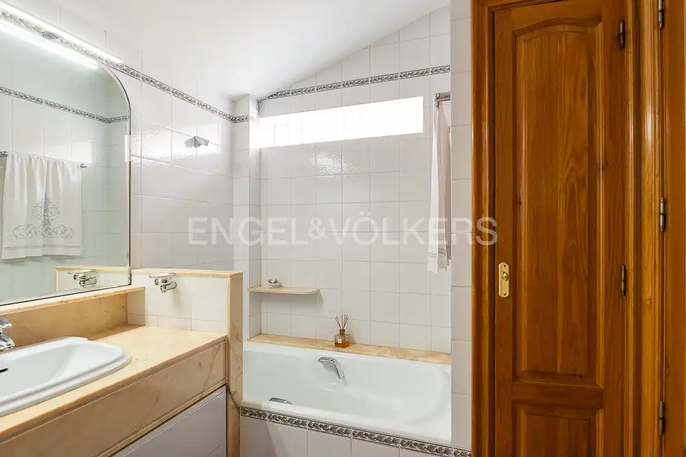 Bany de Casa o xalet en venda en Ontinyent amb Calefacció, Jardí privat i Terrassa