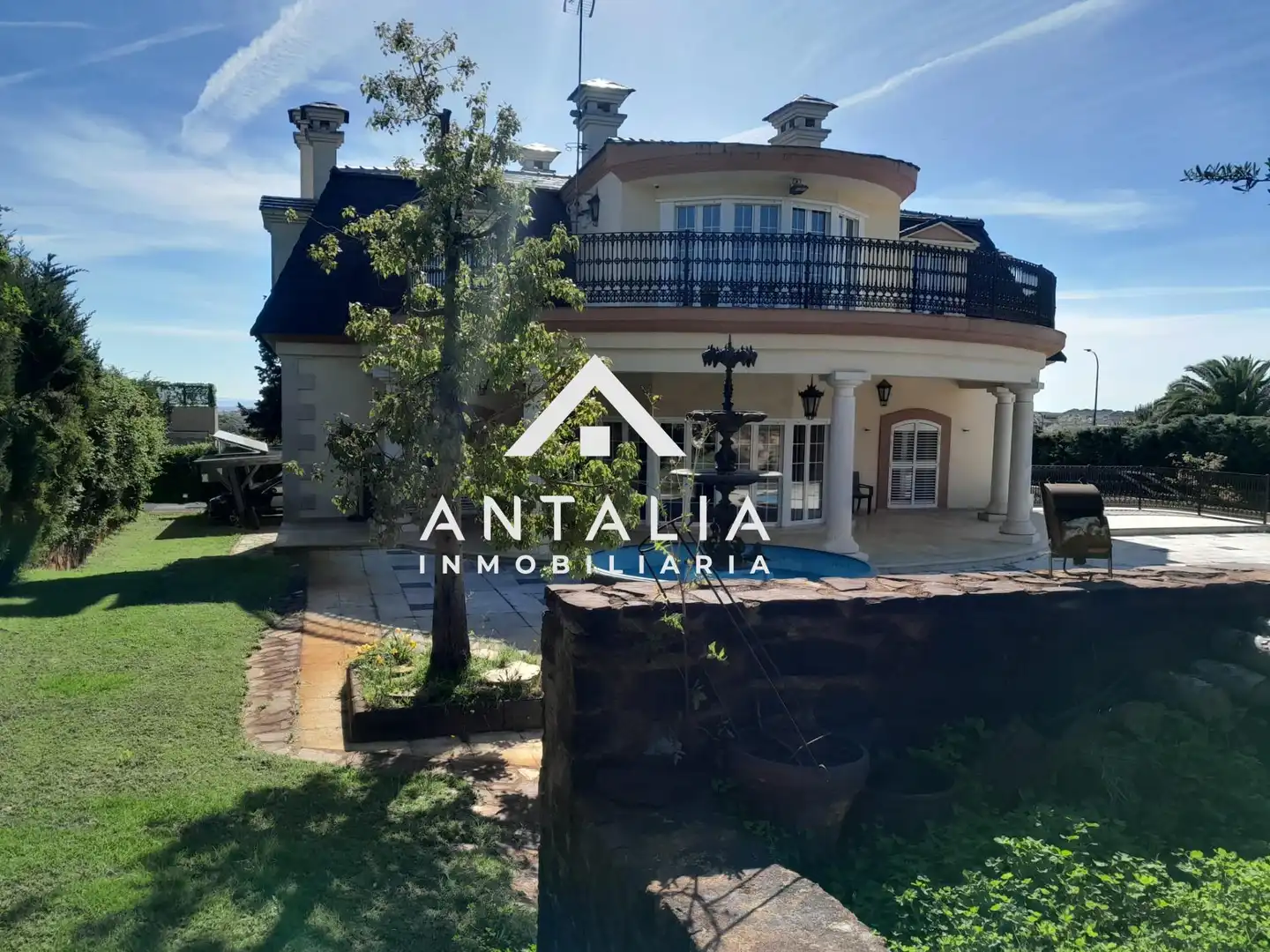 Vista exterior de Casa o xalet en venda en Cáceres amb Aire condicionat, Calefacció i Terrassa