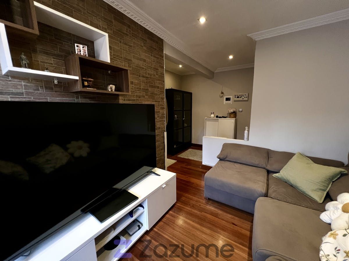 Wohnzimmer von Wohnungen miete in Barakaldo  mit Parkett, Terrasse und Abstellraum