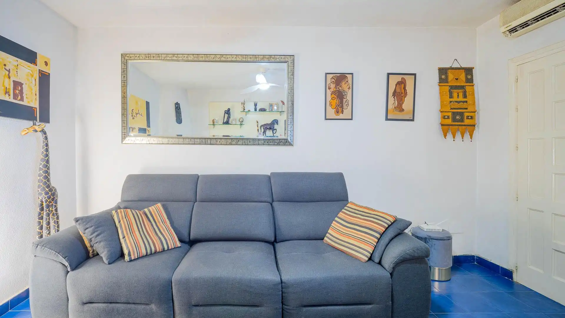 Sala d'estar de Casa o xalet en venda en Pilar de la Horadada amb Jardí privat, Terrassa i Piscina