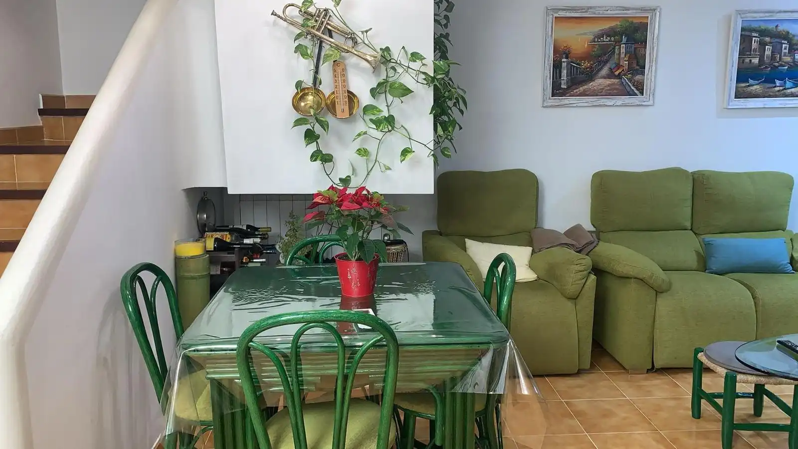 Esszimmer von Einfamilien-Reihenhaus zum Verkauf in Cunit mit Klimaanlage, Heizung und Privatgarten