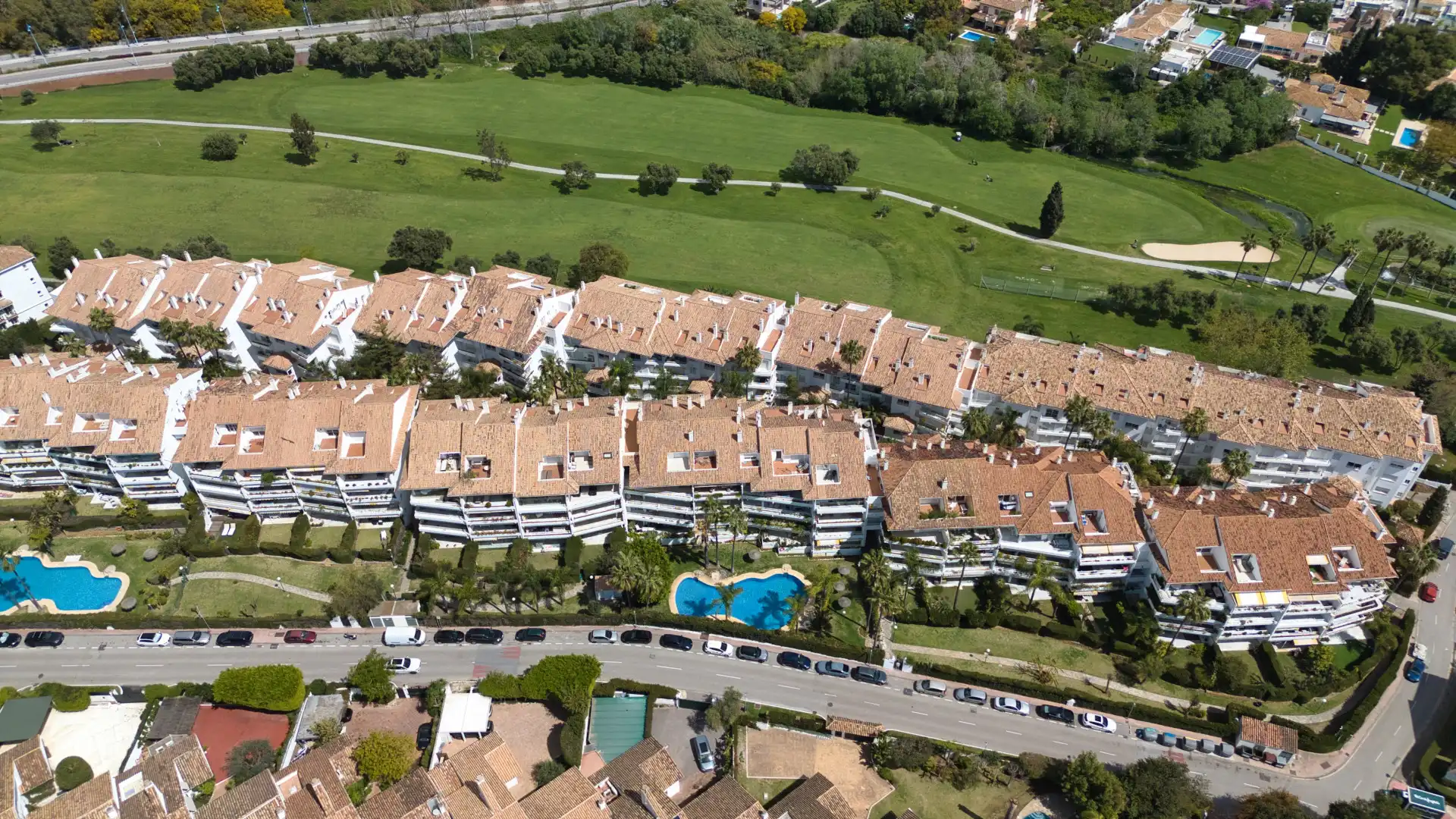 Vista exterior de Ático en venta en Marbella con Aire acondicionado, Calefacción y Terraza