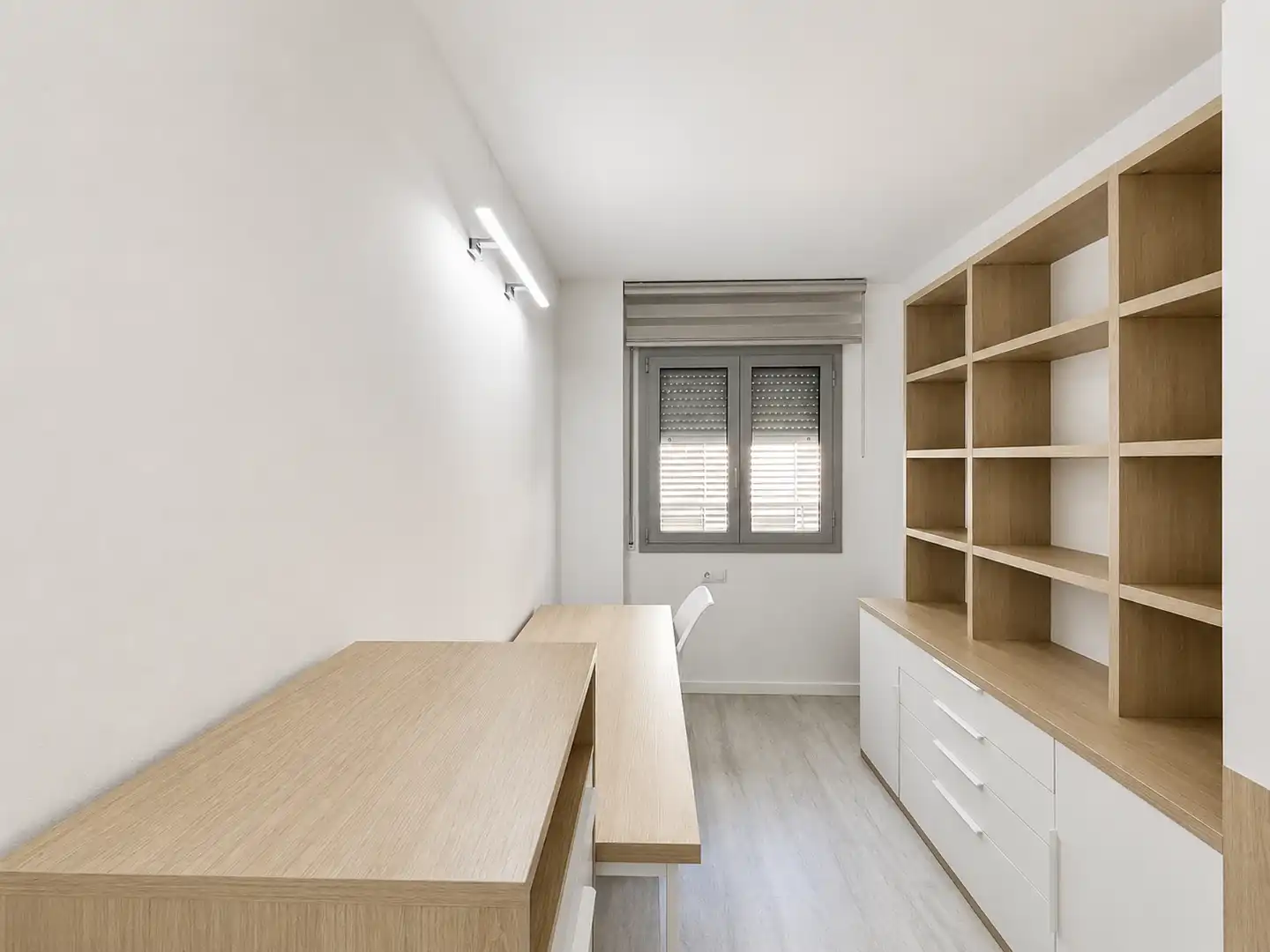 Habitación de Dúplex en venta en Cornellà de Llobregat con Terraza, Trastero y Balcón