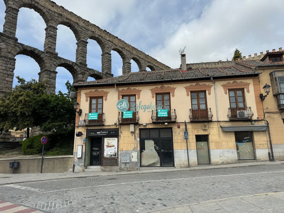 Vista exterior de Local de alquiler en Segovia Capital