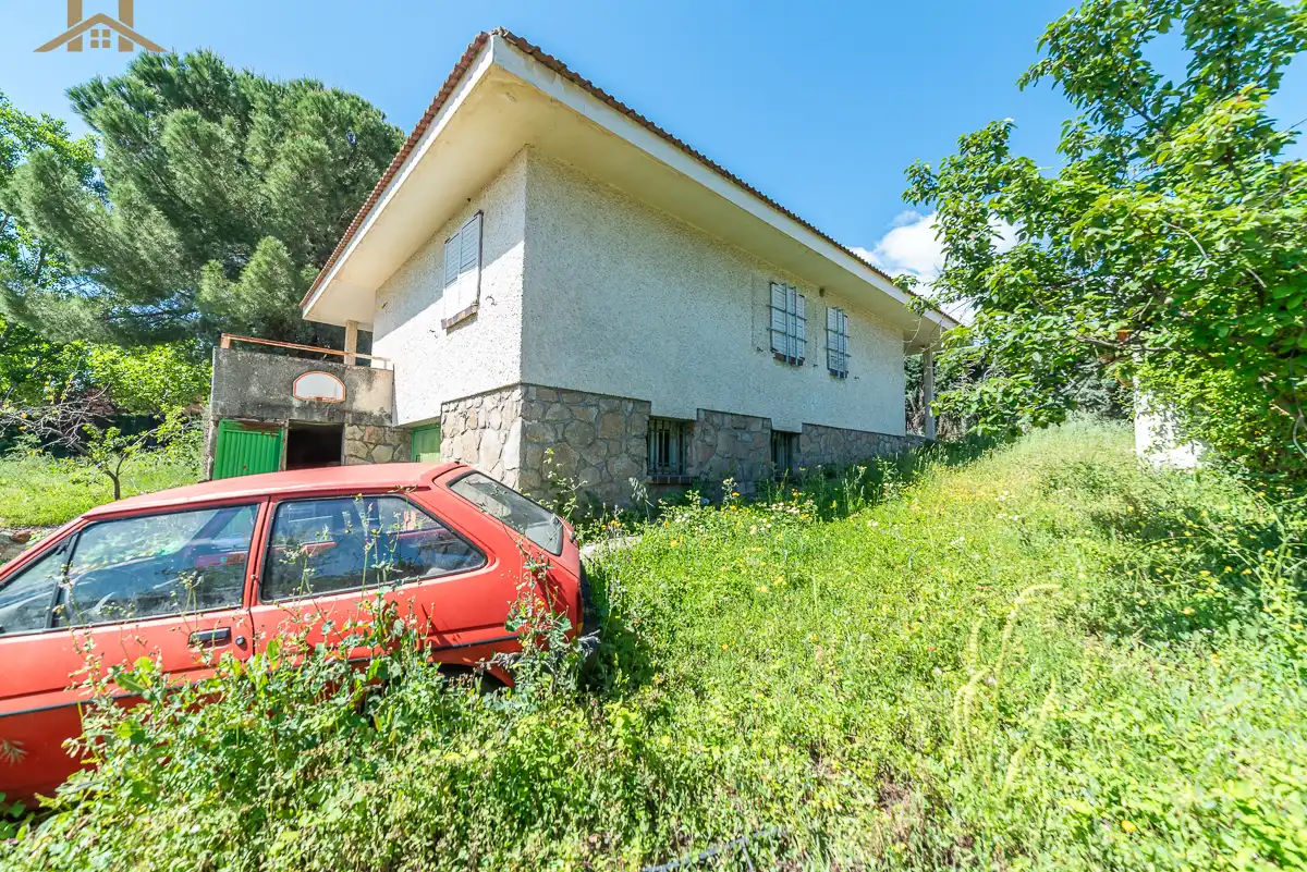 Vista exterior de Casa o chalet en venta en Villanueva del Pardillo con Jardín privado y Piscina