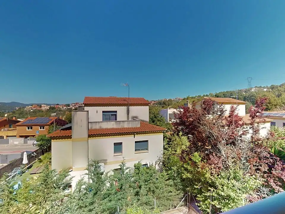 Vista exterior de Casa o xalet en venda en El Papiol amb Aire condicionat, Terrassa i Balcó