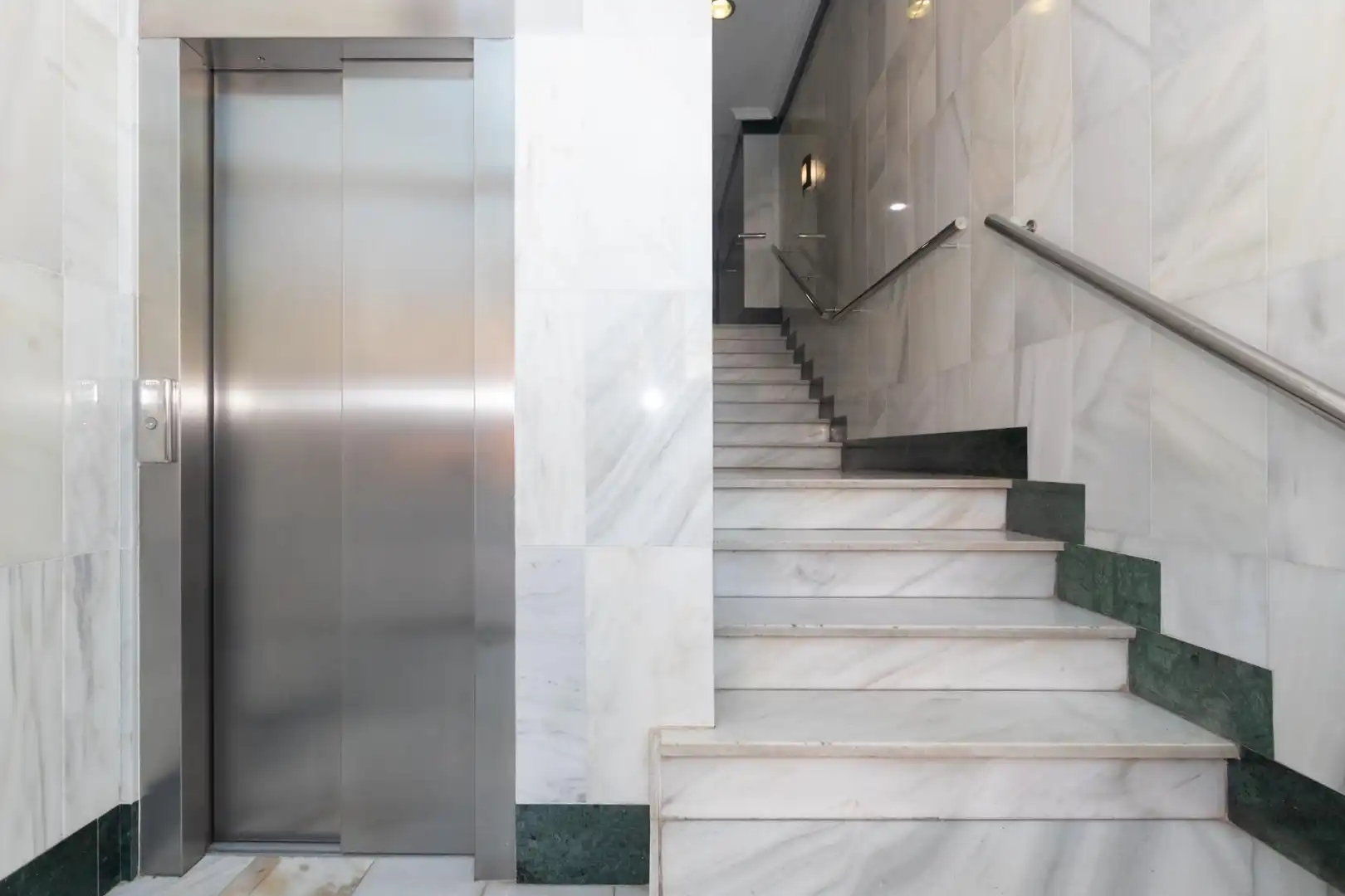 Piso en venta en AYALA, Parque Ayala - Jardín de la Abadía - Huelín