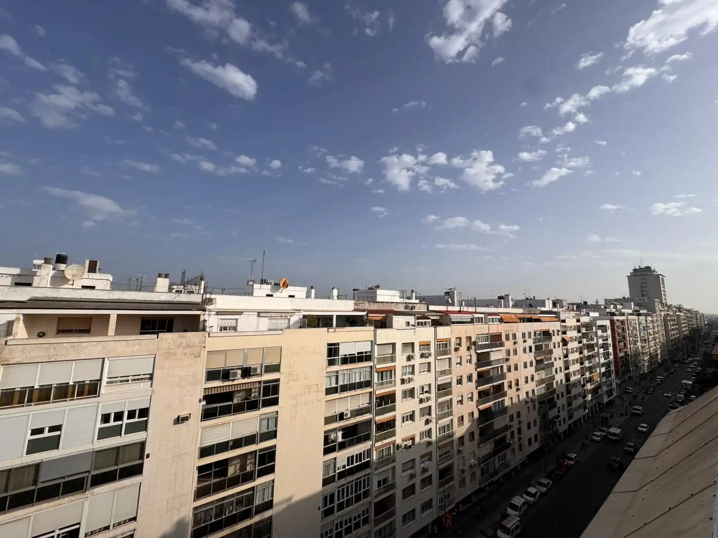 Vista exterior de Àtic de lloguer en  Sevilla Capital amb Aire condicionat, Calefacció i Parquet