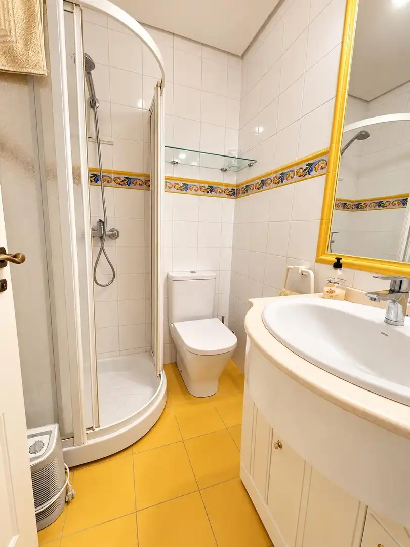 Bathroom of Apartments for rent in Fuengirola  with Air Conditioner, Private garden and Furnished