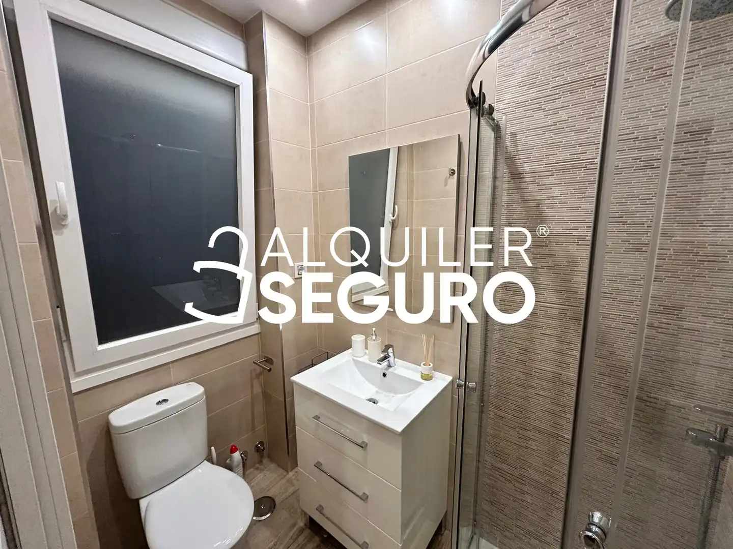 Badezimmer von Wohnung zur Miete in Madrid mit Heizung, Terrasse und Möbliert