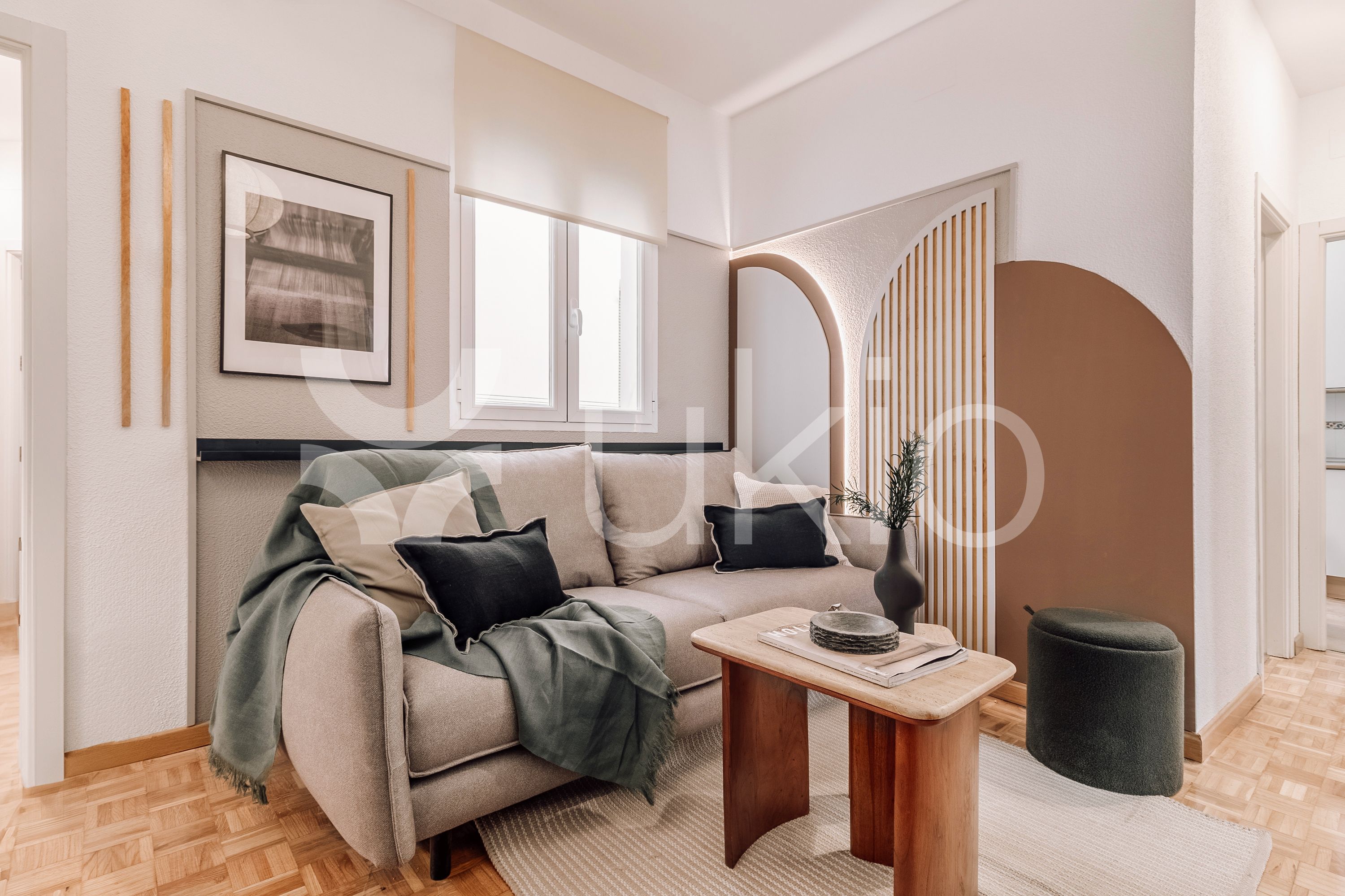Sala d'estar de Apartament de lloguer en  Madrid Capital amb Aire condicionat, Calefacció i Moblat