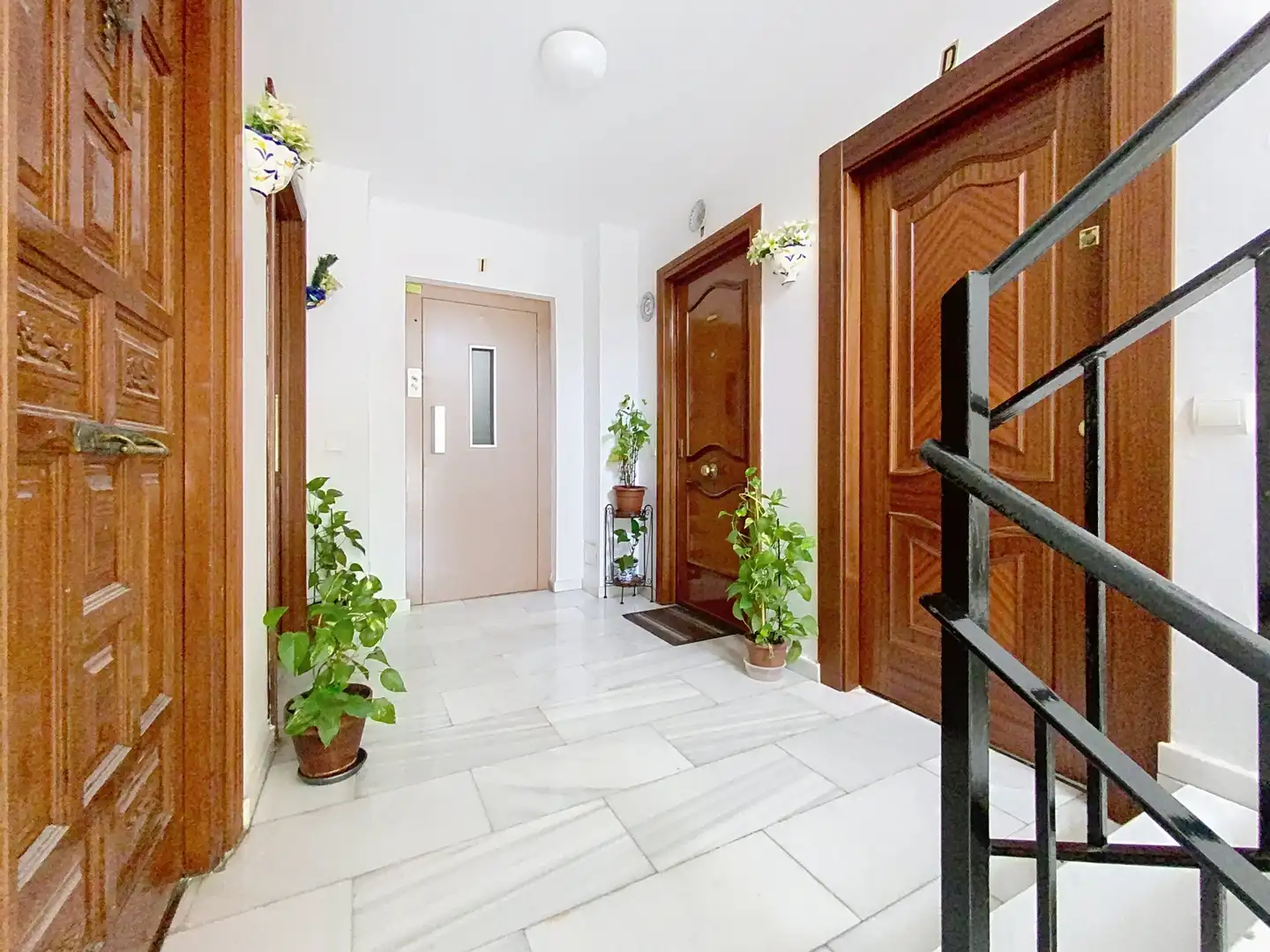 Wohnungen zum Verkauf in Estepona mit Terrasse und Balkon