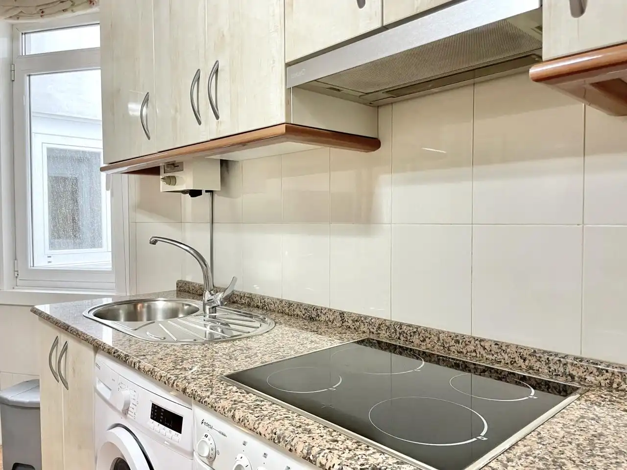 Cuina de Pis de lloguer en A Coruña Capital  amb Calefacció, Parquet i Moblat