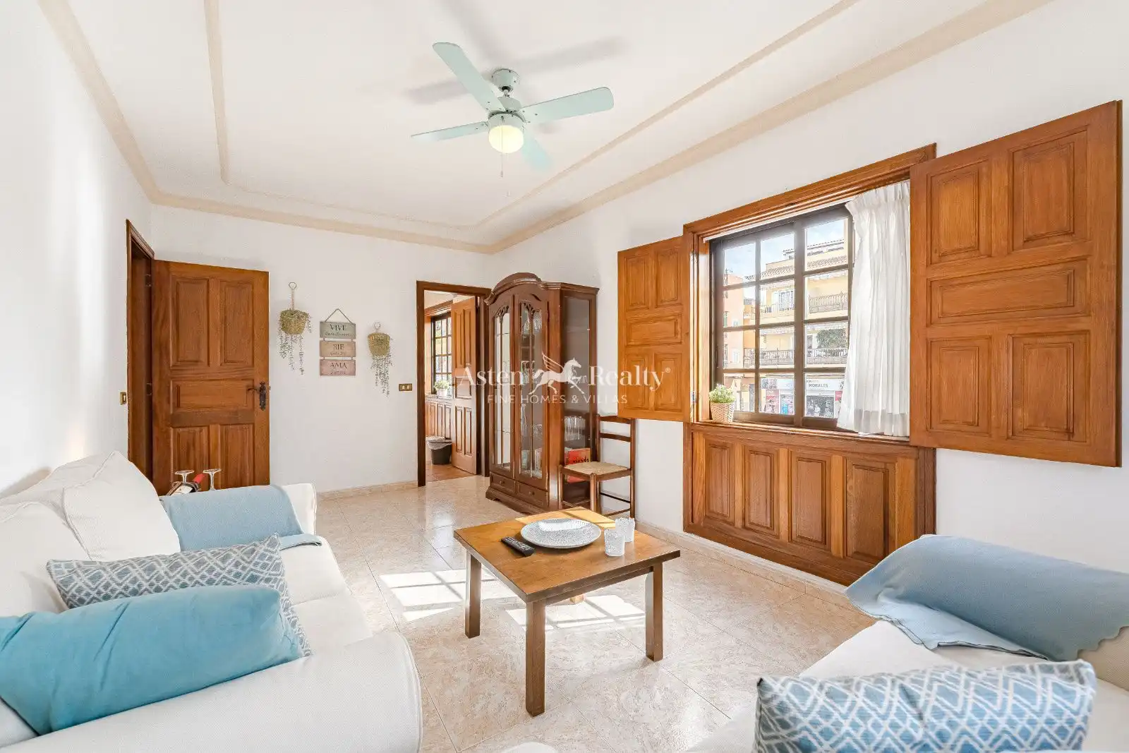 Vista exterior de Local en venta en Guía de Isora con Amueblado