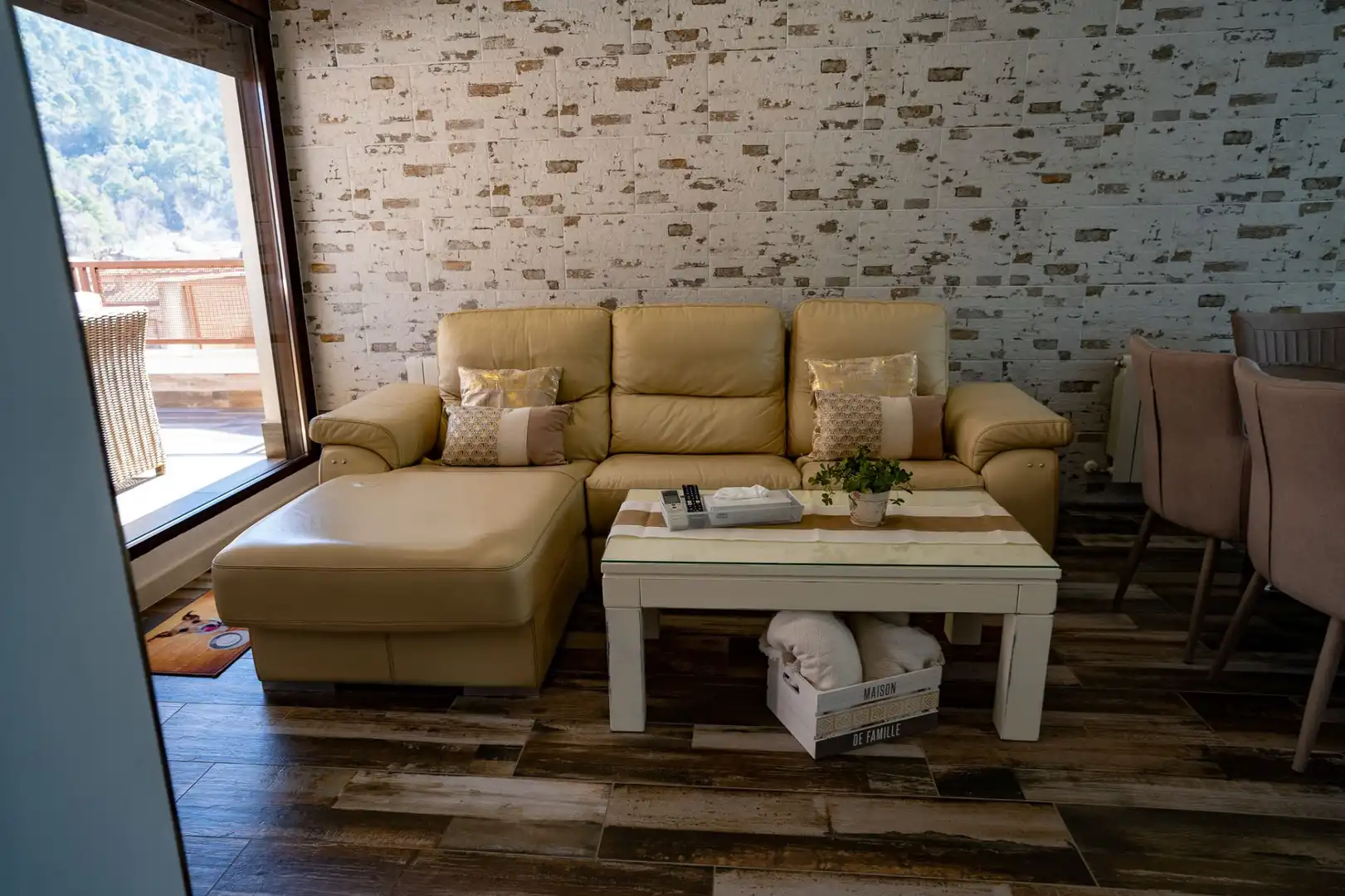 Wohnzimmer von Dachboden zum Verkauf in La Iruela mit Klimaanlage, Heizung und Terrasse