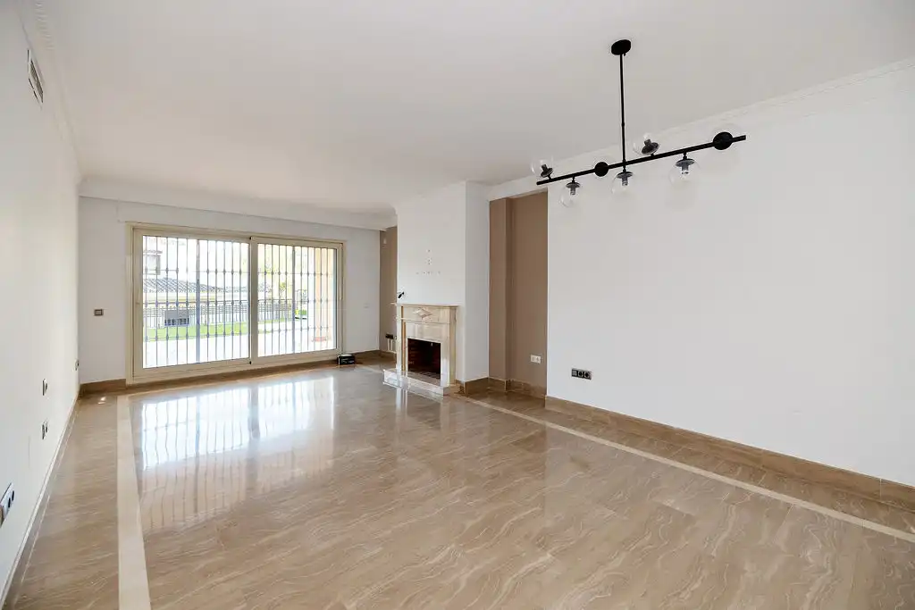 Sala d'estar de Pis en venda en Marbella amb Piscina