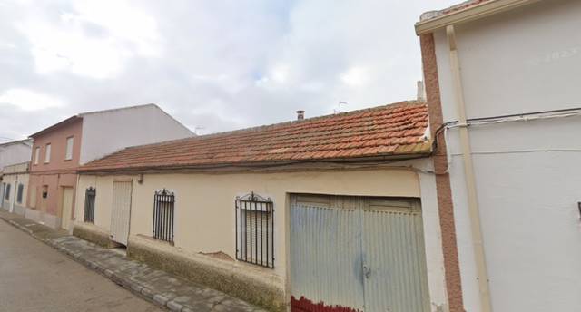 Casa adosada en Venta en DIECIOCHO DE JULIO en Socuéllamos