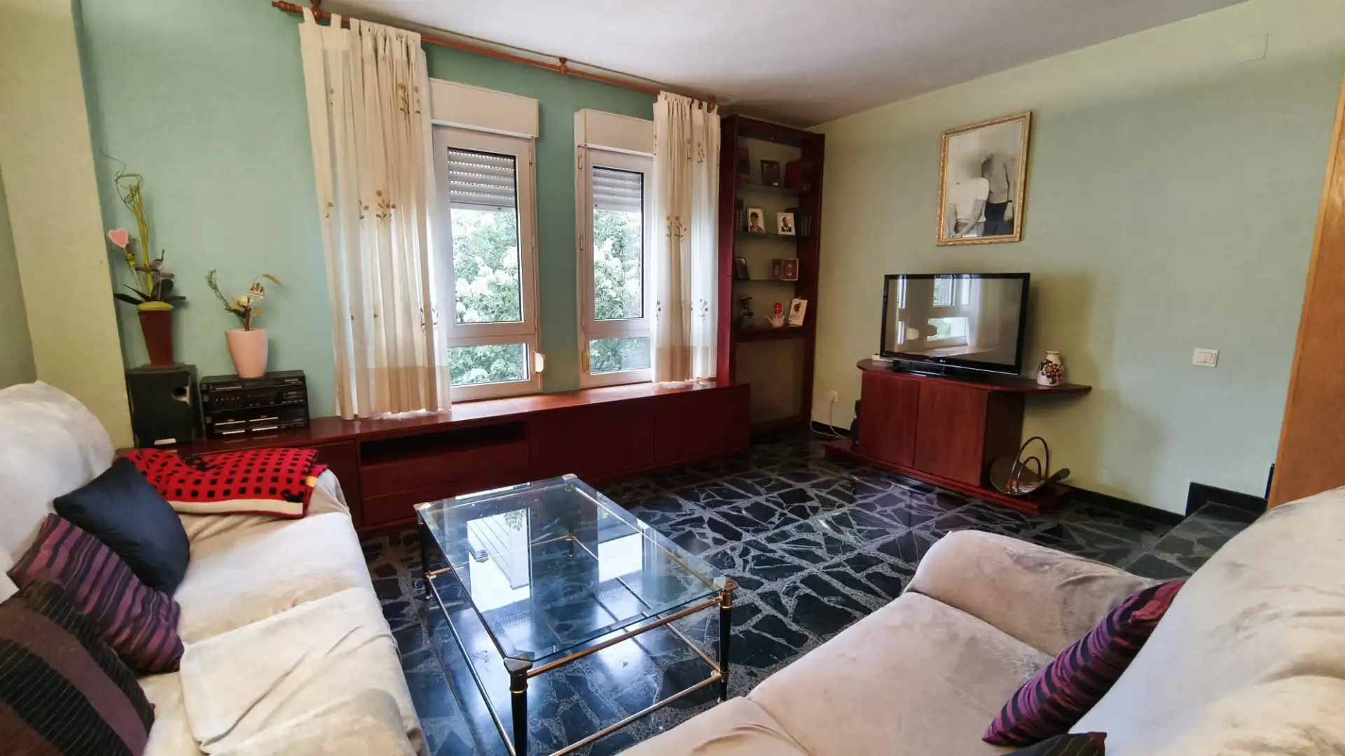Sala de estar de Casa adosada en venta en Cerdanyola del Vallès con Calefacción, Terraza y Balcón