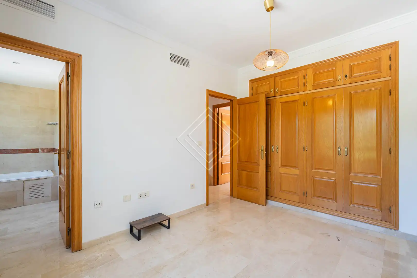 Chalet con piscina en venta en Milla de Oro, imagen 16