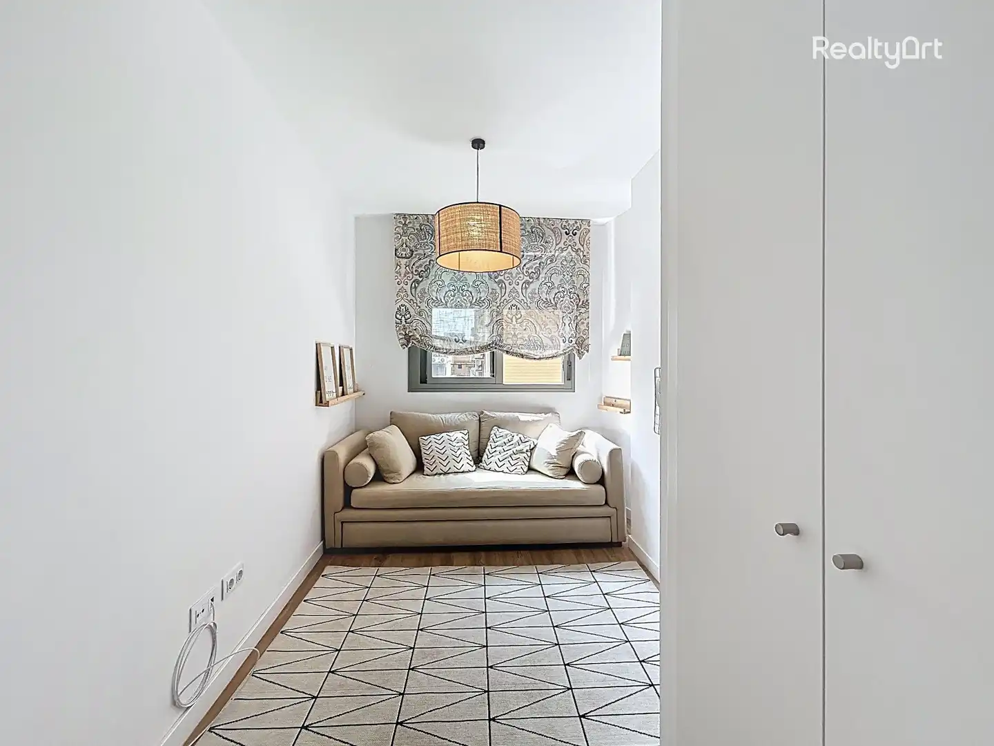 Living room of Flat for sale in Sevilla  with Air Conditioner and Furnished