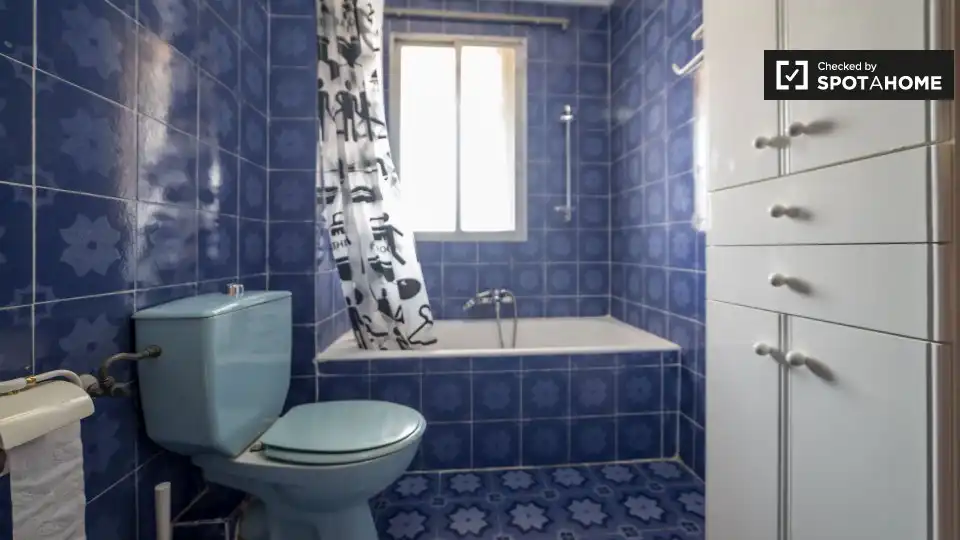 Baño de Piso de alquiler en Valencia con Aire acondicionado, Calefacción y Amueblado