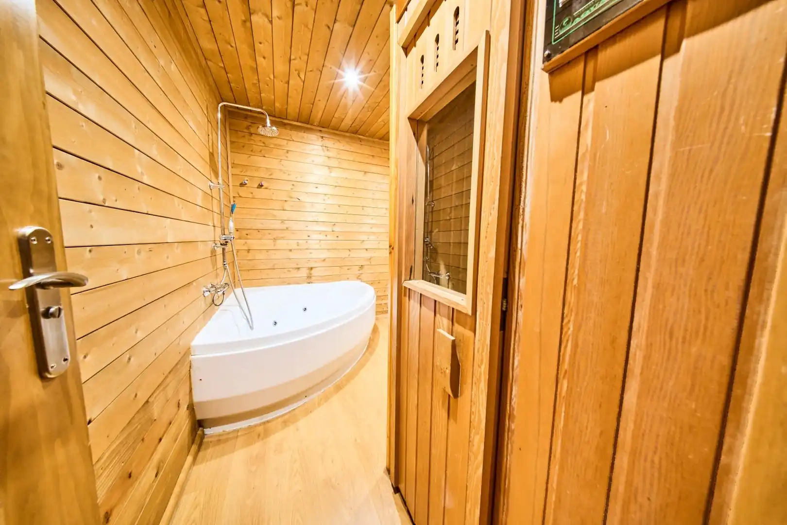 Bany de Casa adosada en venda en Sierra Nevada amb Parquet i Alarma