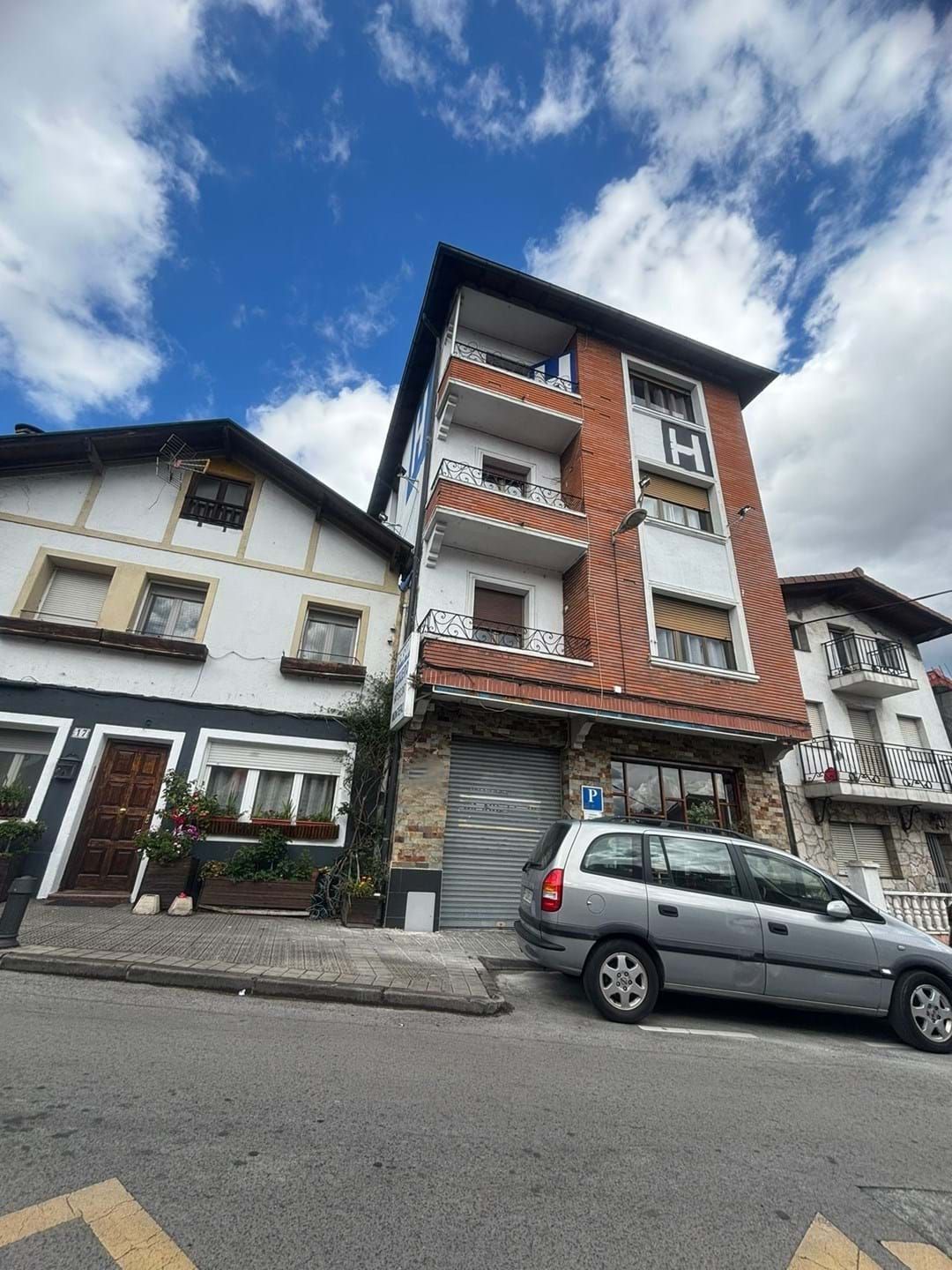Exterior view of Building for sale in Valle de Trápaga-Trapagaran