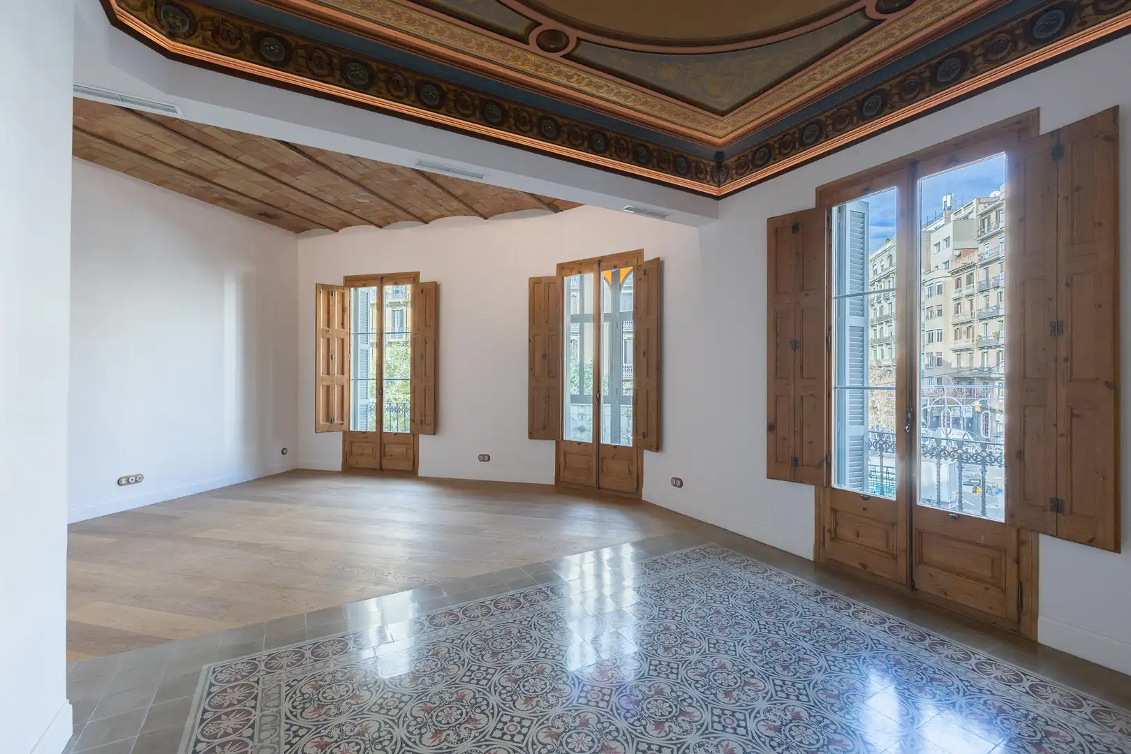 Wohnung zum Verkauf in Barcelona mit Klimaanlage, Heizung und Balkon