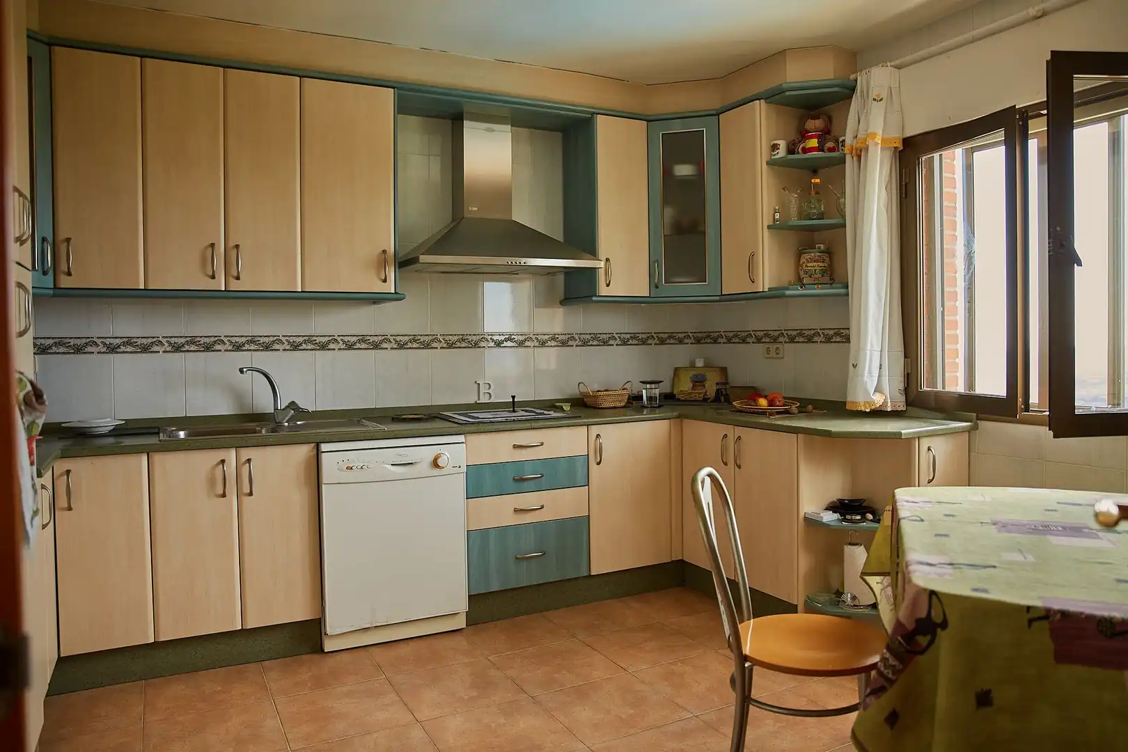 Kitchen of Houses for sale in Miraflores de la Sierra  with Air Conditioner, Heating and Private garden