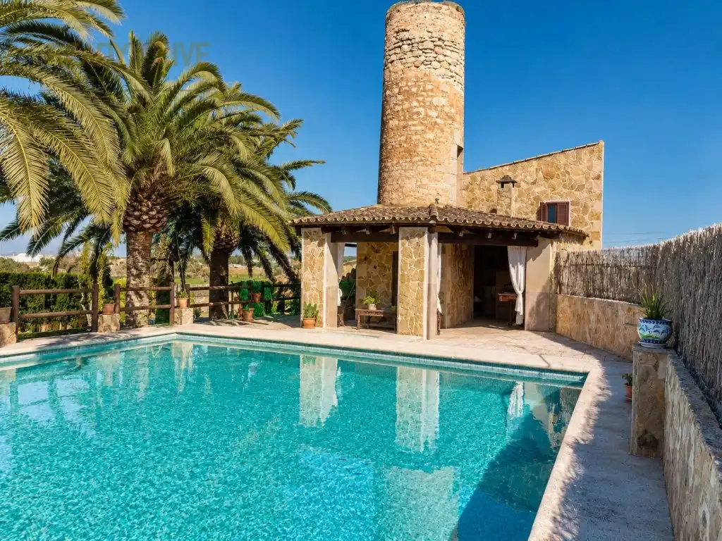 Schwimmbecken von Country house zum Verkauf in  Palma de Mallorca mit Klimaanlage