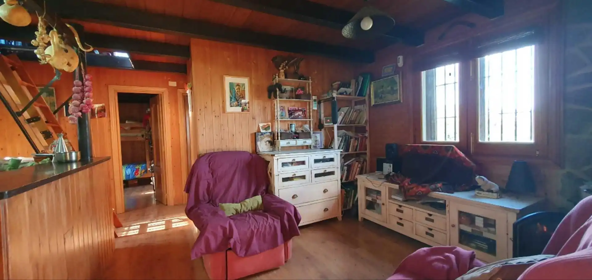 Sala d'estar de Finca rústica en venda en El Burgo amb Calefacció, Jardí privat i Traster