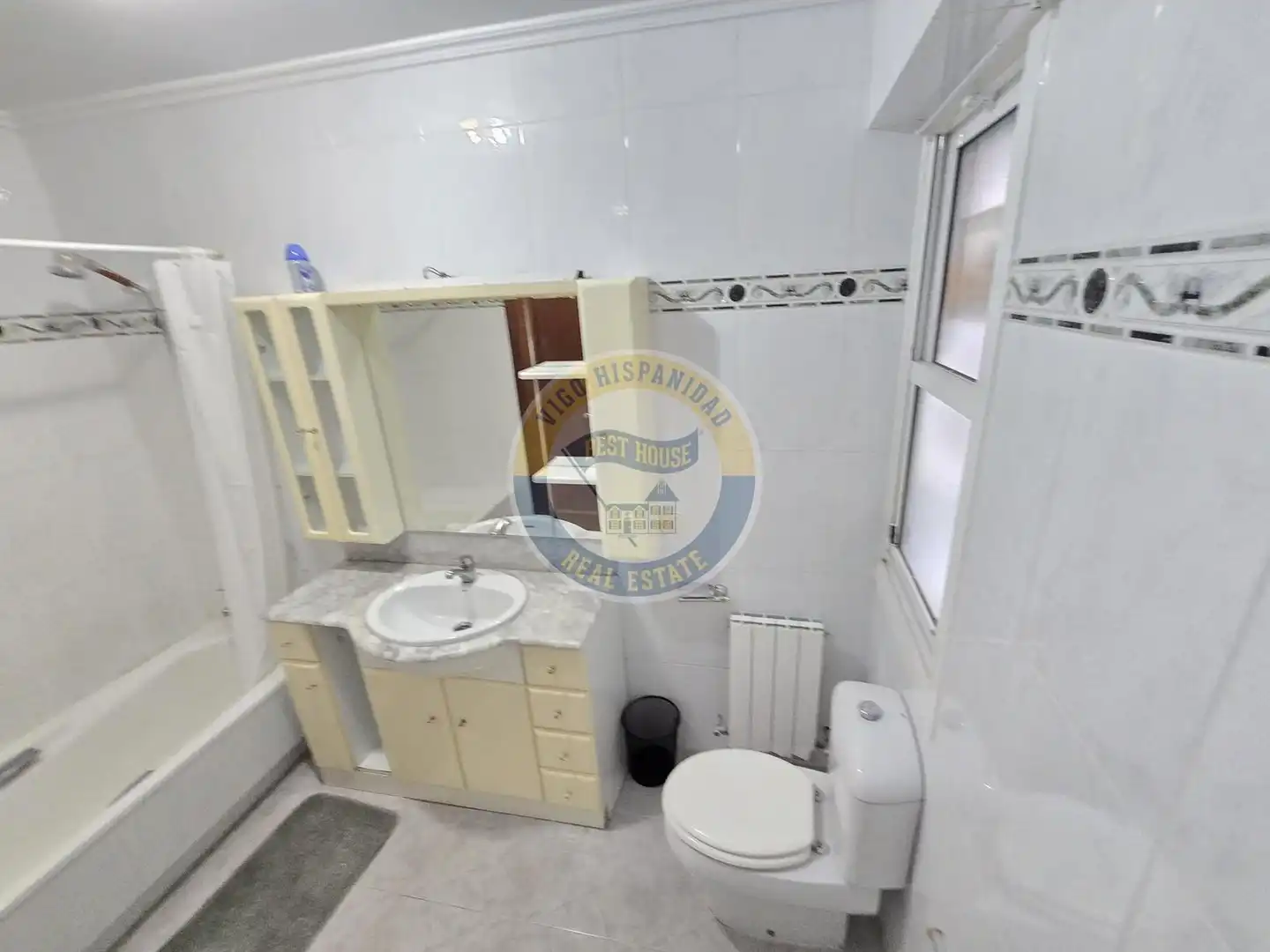 Baño de Piso de alquiler en Vigo  con Calefacción