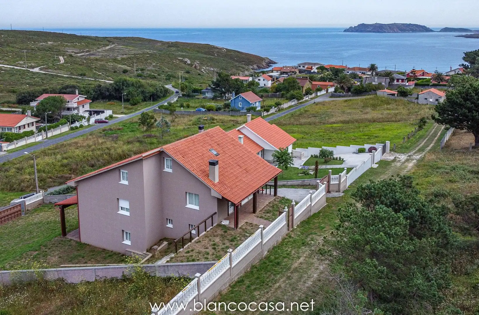 Vista exterior de Casa o xalet en venda en Malpica de Bergantiños amb Jardí privat, Terrassa i Traster