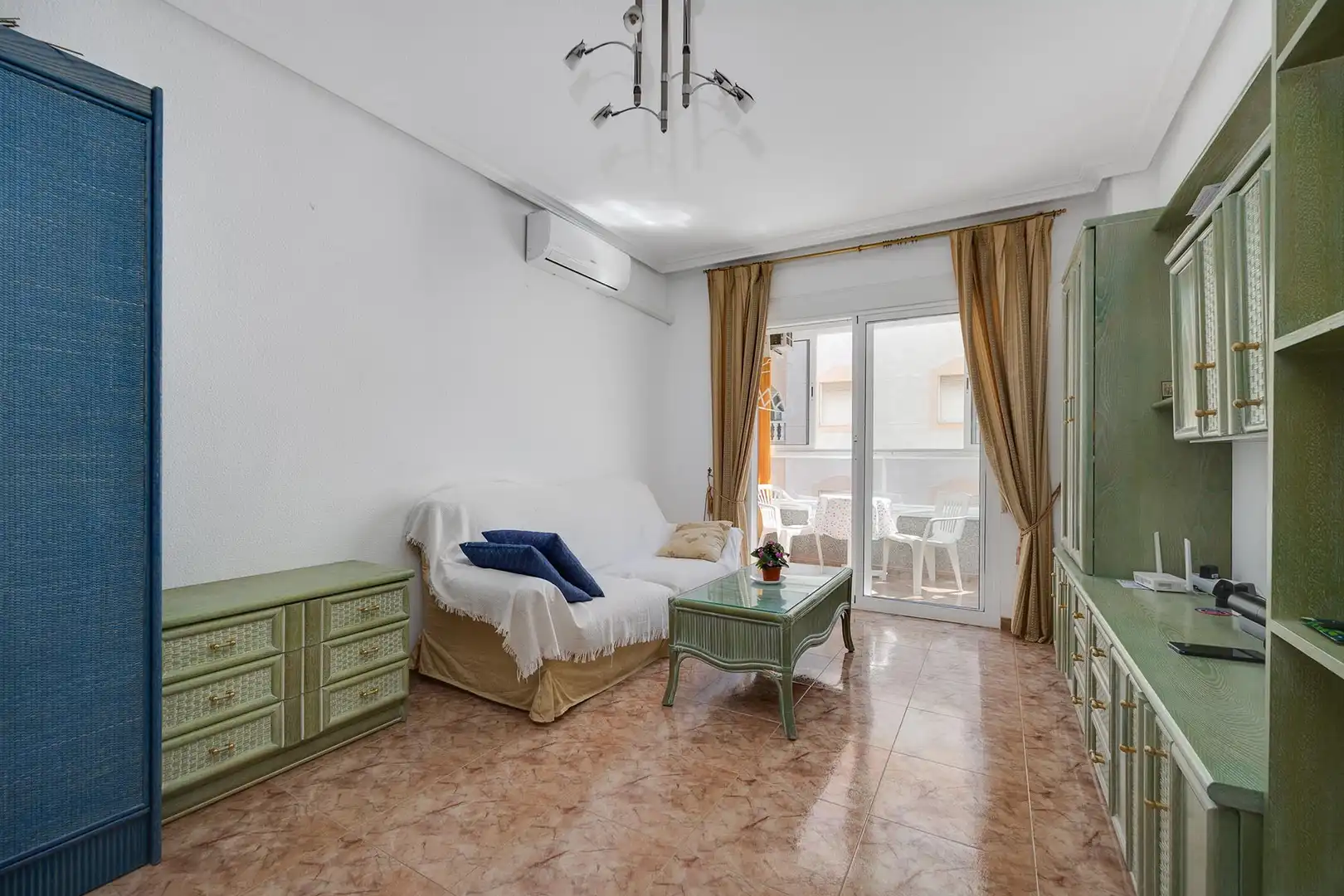 Sala d'estar de Apartament en venda en Torrevieja amb Aire condicionat i Terrassa