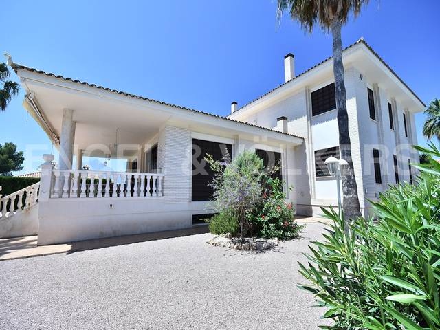 Casa-chalet en Venta en Levante Alto