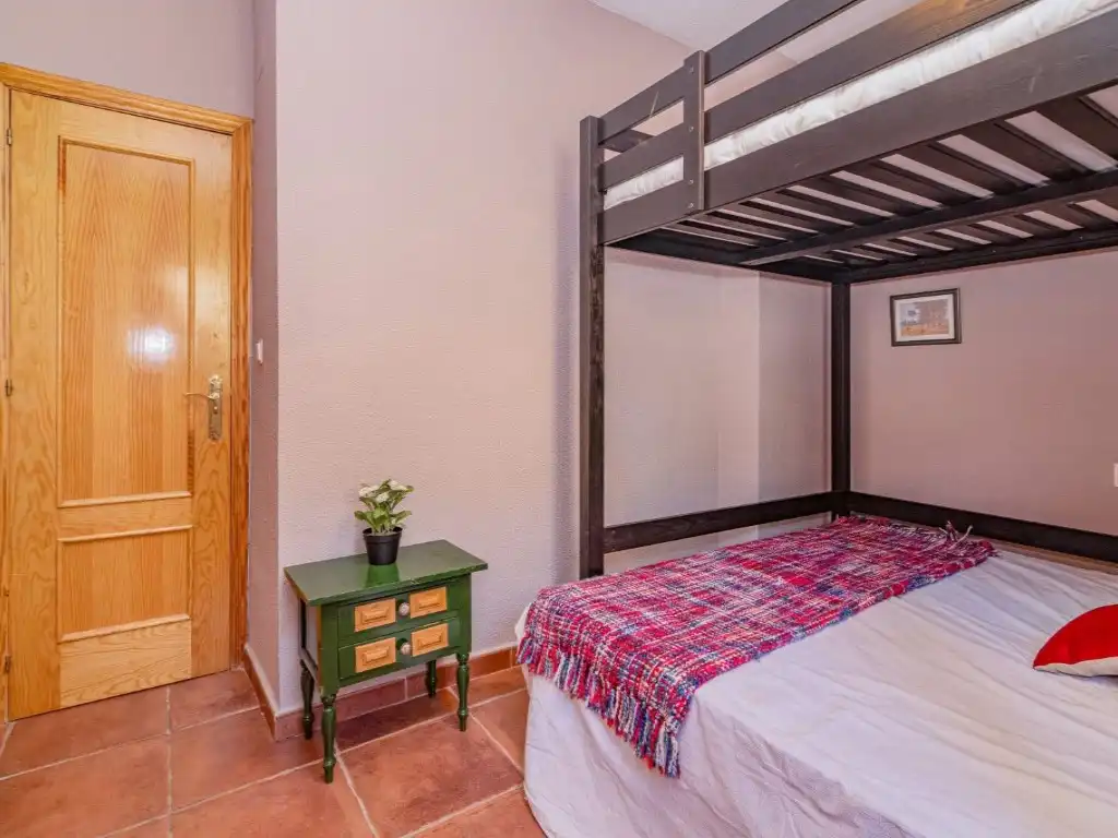 Dormitori de Apartament en venda en Sierra Nevada amb Terrassa i Moblat