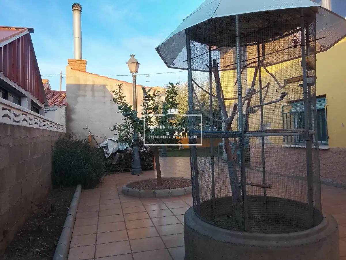 Vista exterior de Casa o xalet en venda en Castellón de la Plana / Castelló de la Plana amb Calefacció, Terrassa i Moblat