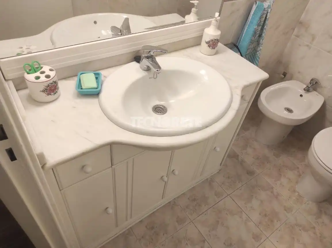 Baño de Piso en venta en Guadalajara con Terraza y Trastero
