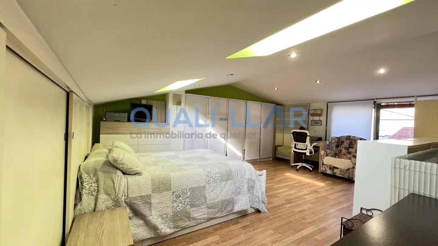 Bedroom of Duplexes for sale in Sant Feliu de Llobregat  with Air Conditioner, Heating and Parquet flooring