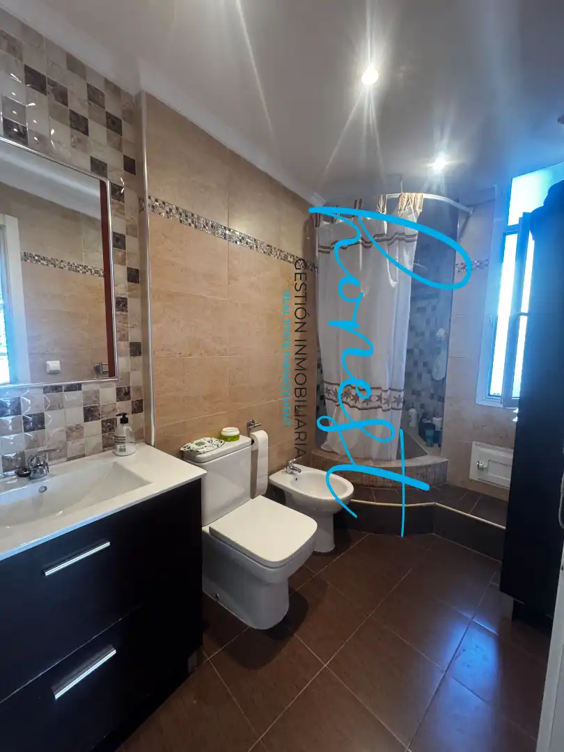 Bany de Pis en venda en Torremolinos amb Aire condicionat, Terrassa i Moblat