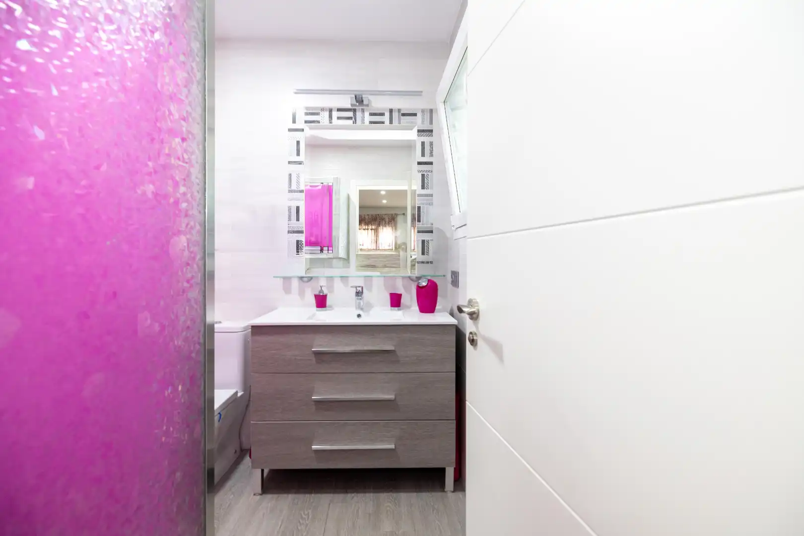 Badezimmer von Einfamilien-Reihenhaus zum Verkauf in Málaga mit Klimaanlage, Heizung und Terrasse